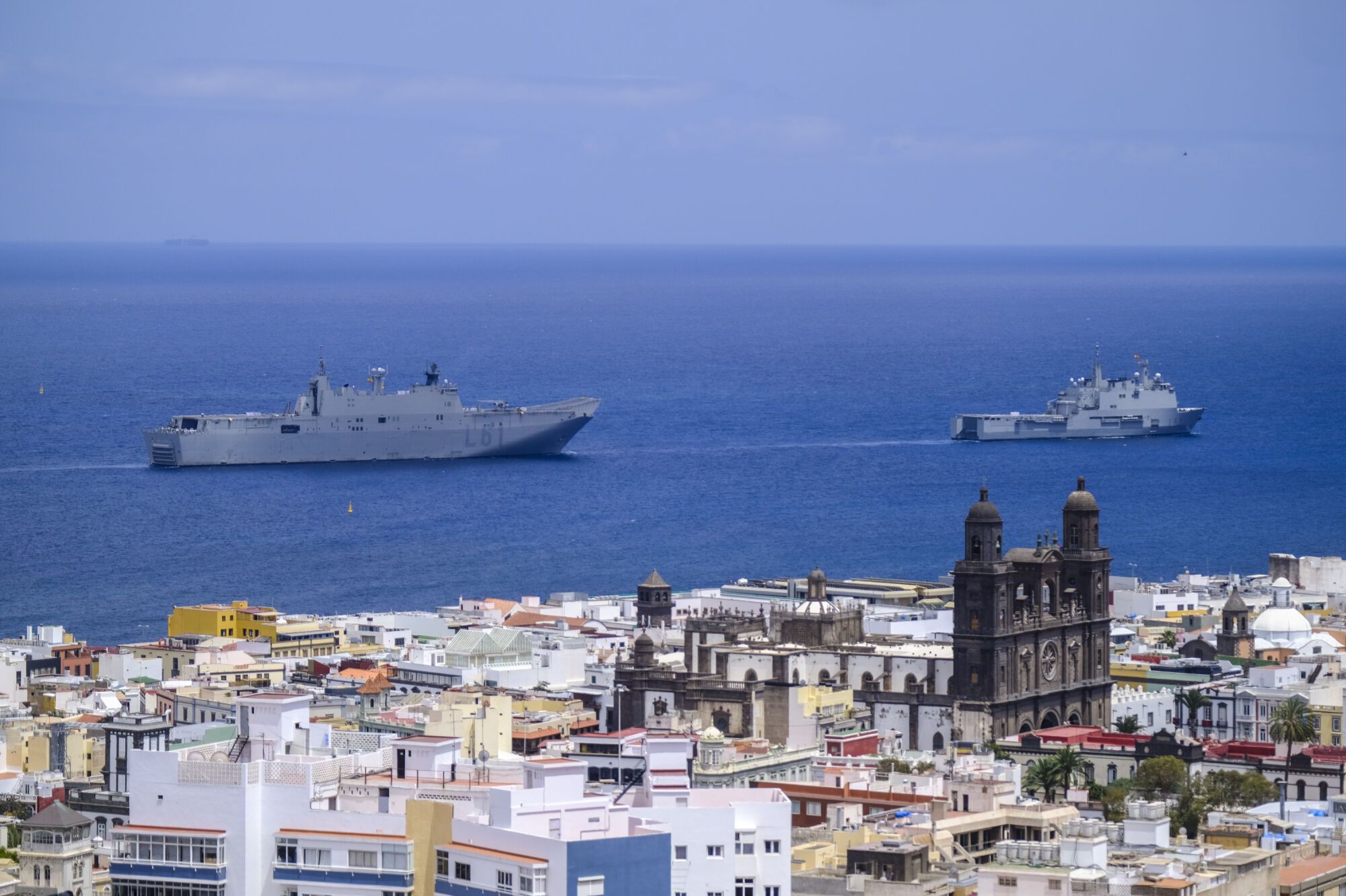 Los actos por el Día de las Fuerzas Armadas en Las Palmas de Gran Canaria, en imágenes