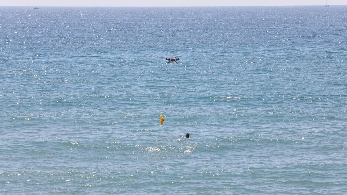 Simulacro de emergencia con dron en la costa oriolana