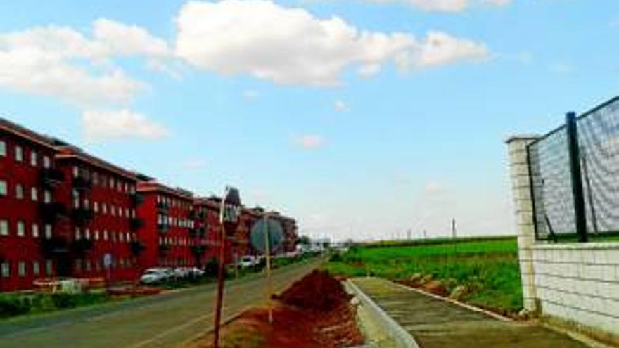 Comienzan las obras del acerado en la carretera de La Fuente