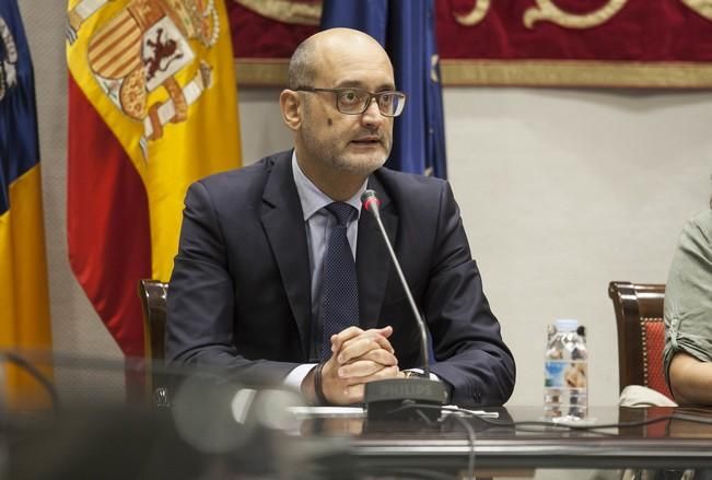 10/04/2017.CANARIAS.Sesión de comisión sobre la reforma del sistema electoral en el Parlamento de Canarias..Fotos: Carsten W. Lauritsen