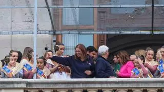 Reyes Martí, de Burriana, vuelve a teñir de morado la mascletà del 8M de las fallas de València con una plaza abarrotada
