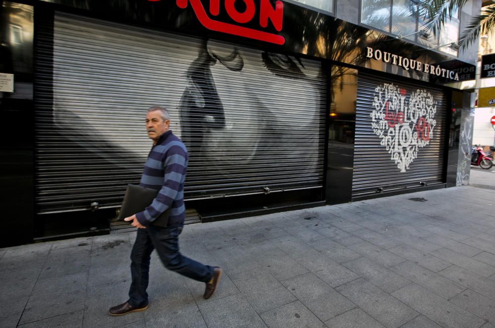 Grafitis en comercios y garajes de Alicante