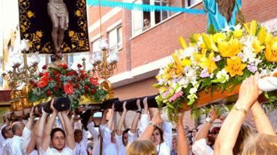La procesión de María Auxiliadora cierra sus fiestas