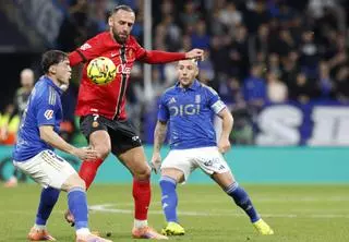 El Oviedo sigue seco: sin gol, solo puede empatar con el Mallorca (0-0) en un choque en el que acabó con nueve