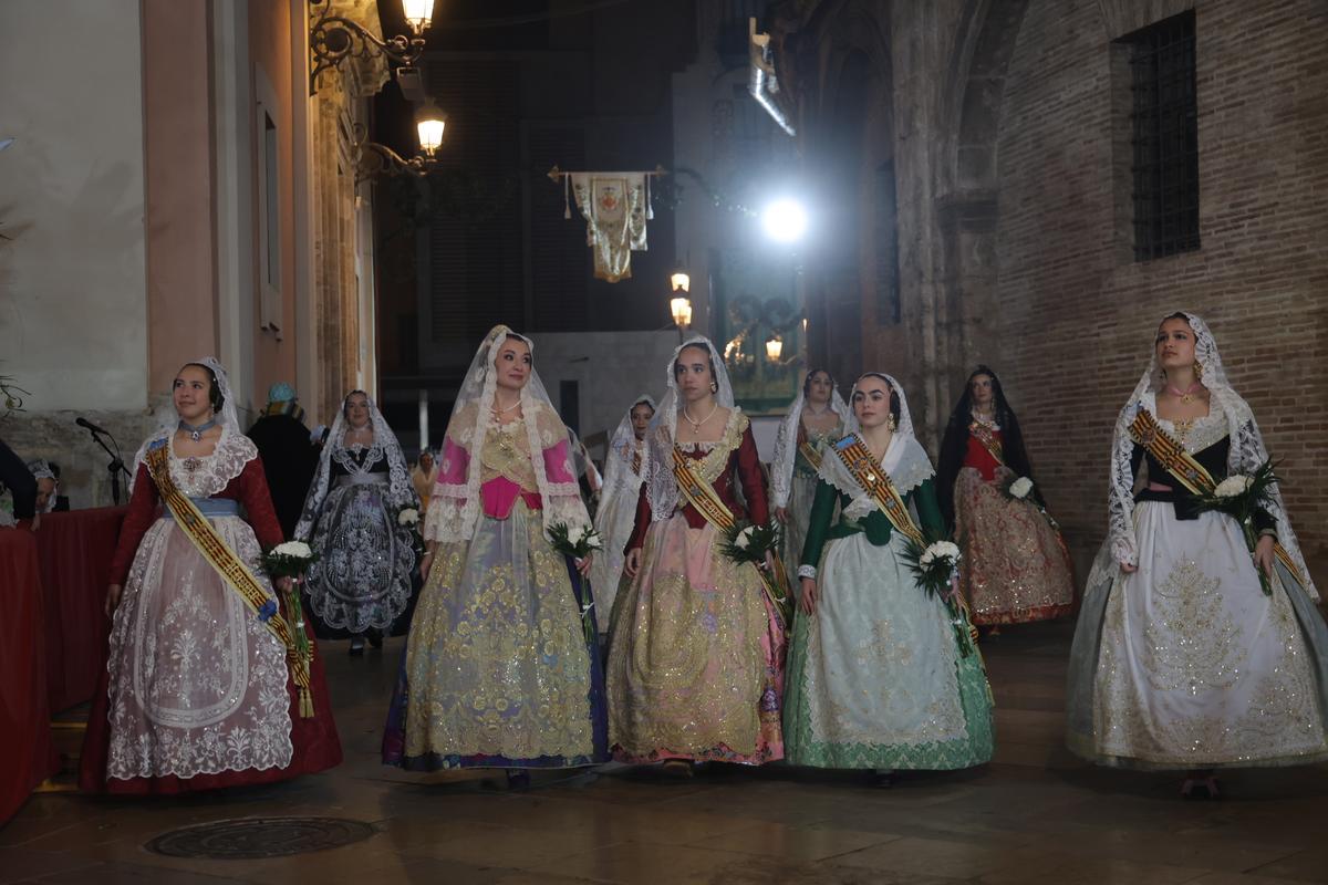 Todas las fotos de la Ofrenda del 18 de marzo por la calle de la Paz hasta las 23:30 horas Todas las fotos de la Ofrenda del 18 de marzo por la calle de la Paz hasta las 23:30 horas