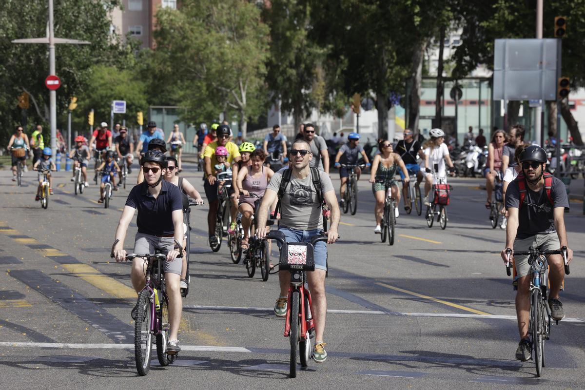 La fiesta de la bicicleta regresa a las calles de Barcelona con la Bicicletada.