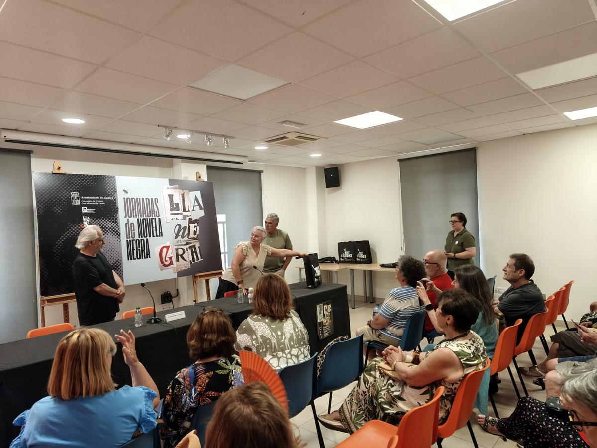 La inauguración de las jornadas de novela policiaca "Llanegra", en imágenes