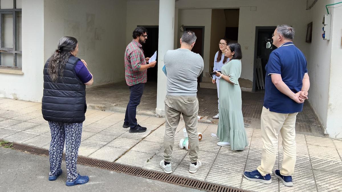 La reunión de los representantes municipales con vecinos.