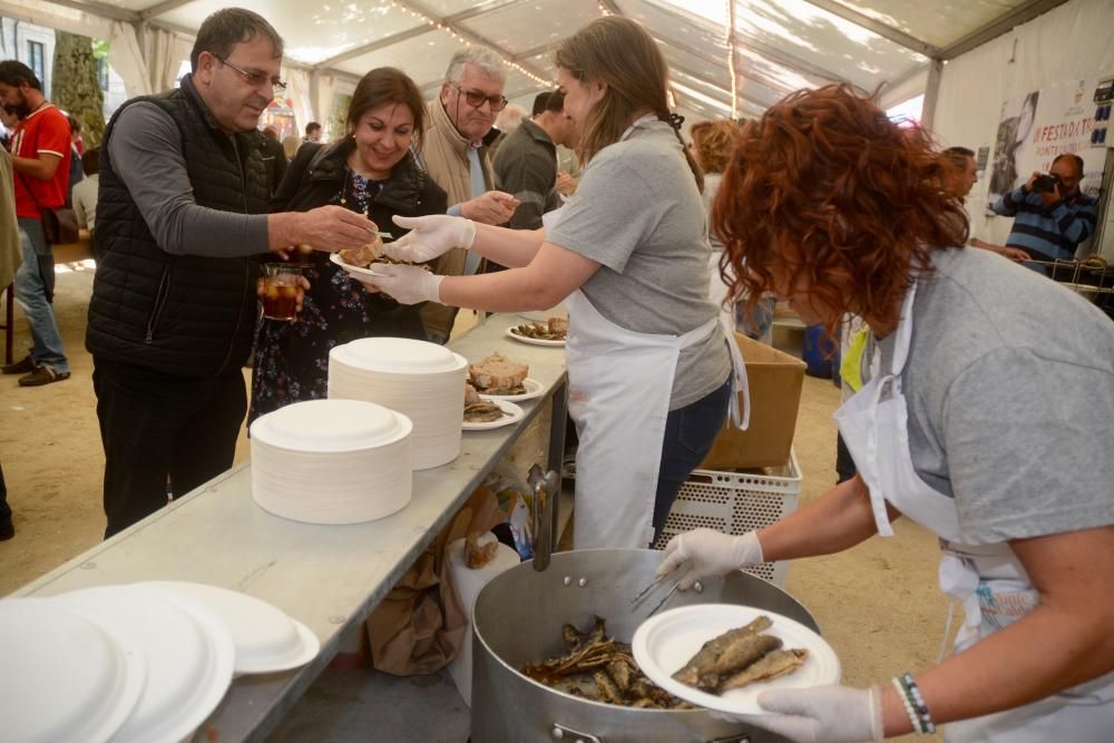 Fiestas gastronómicas en Galicia | La Festa da Troita de Ponte Caldelas reparte 3.000 kilos del pescado