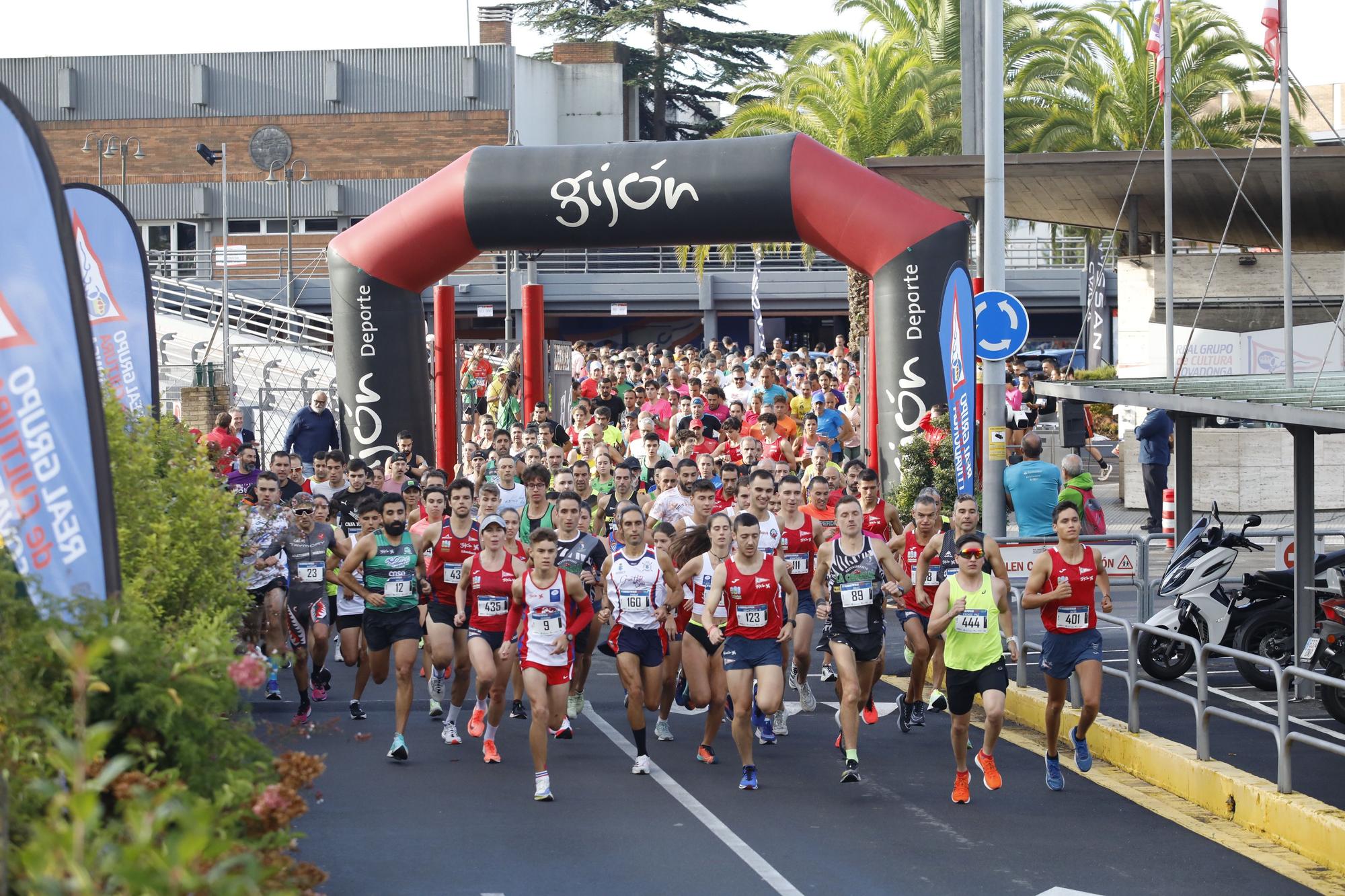 EN IMÁGENES: Carrera del Grupo Covadonga y el Club de Natación Santa Olaya en Gijón