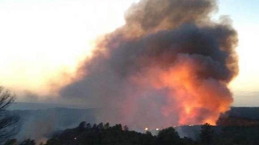 El incendio forestal en Ribera d´Ebre en Tarragona. // Europa Press