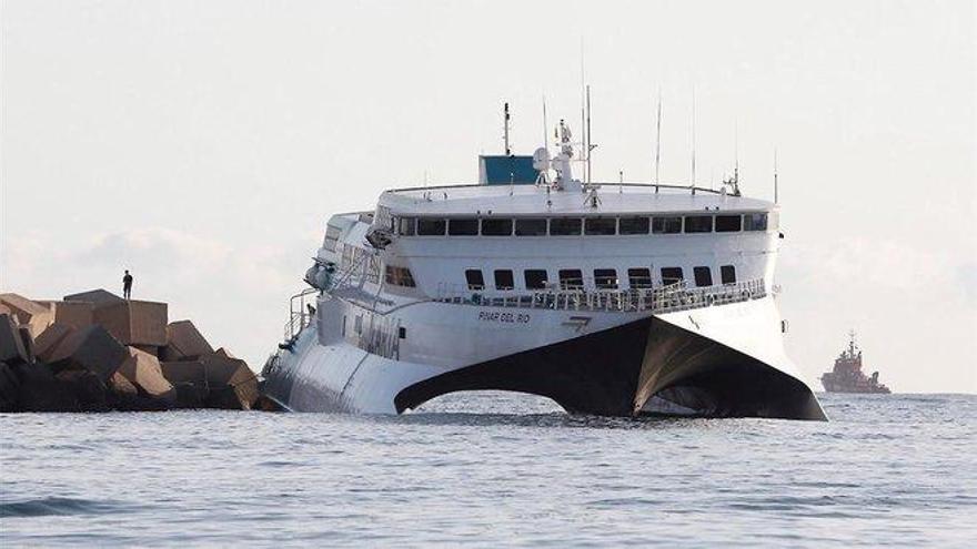 Encalla un &#039;ferry&#039; con 393 pasajeros en Dénia