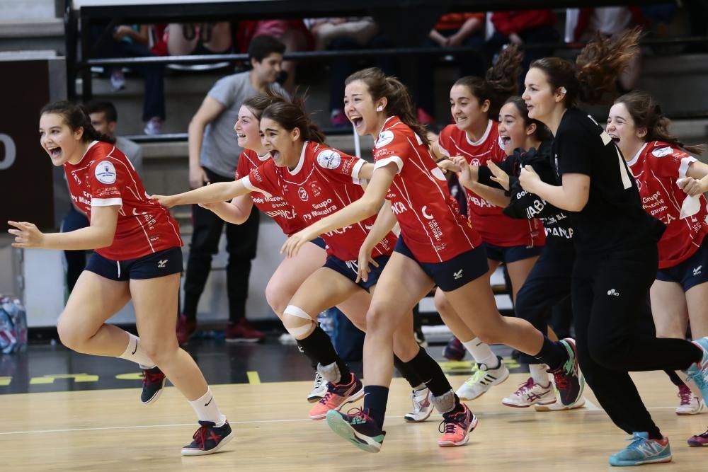 Alegría en las louriñanas, que celebraron el pase a la finalísima por todo lo alto tras eliminar al Gijón.