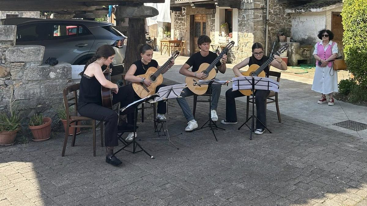 Alumnos del Conservatorio, en el concierto que dieron en El Condao el 26 de mayo.