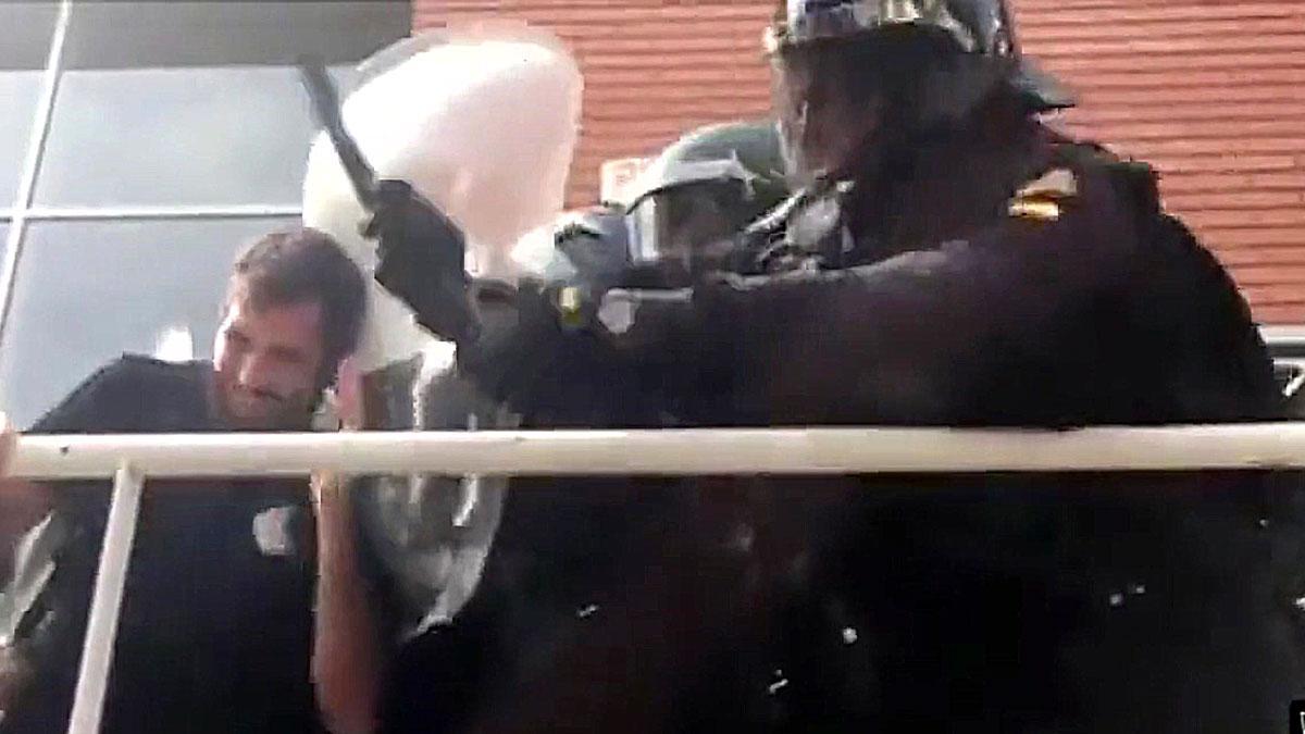 ies quercus a sant joan de vilatorrada amb cops de porra de gent donant la m a mossos a sant cebri de vallalta i altre cop al quercus quan arriben bombers a ajudar