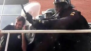 ies quercus a sant joan de vilatorrada amb cops de porra de gent donant la m a mossos a sant cebri de vallalta i altre cop al quercus quan arriben bombers a ajudar