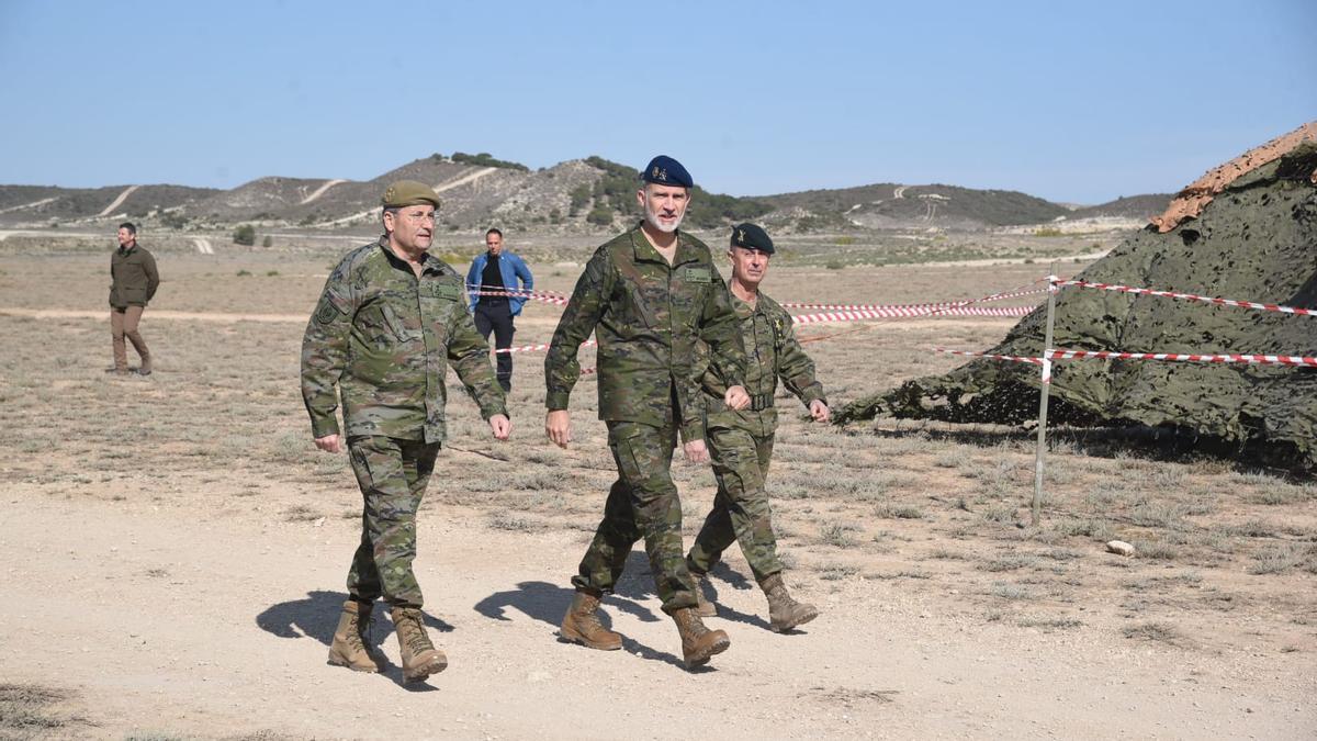 FOTOGALERÍA | Visita de Felipe VI a las maniobras militares de la OTAN en San Gregorio