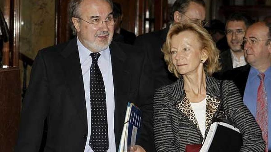 Pedro Solbes y Elena Salgado, ayer en el Congreso.