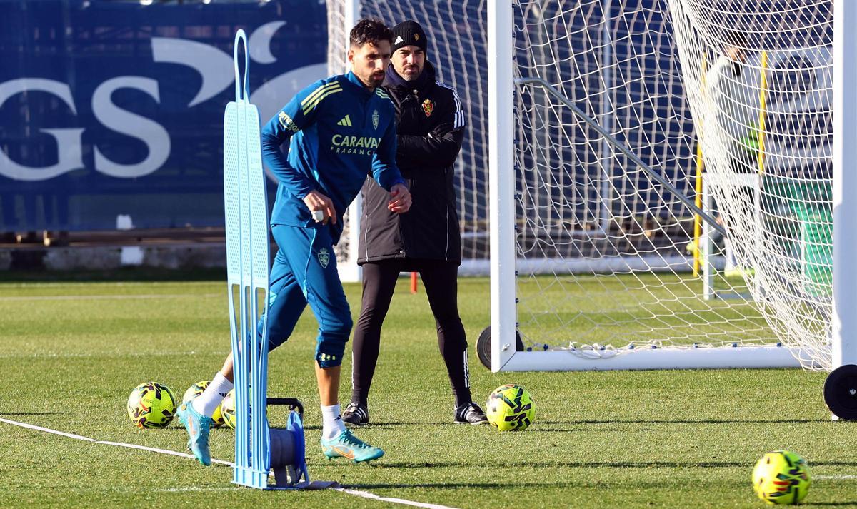 Kenan Kodro se ejercita delante de Sellés en una sesión.