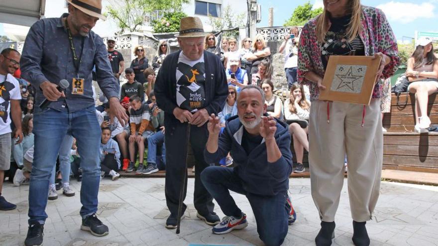 Gutiérrez, ayer, durante la colocación de la estrella.   | // ANXO GUTIÉRREZ