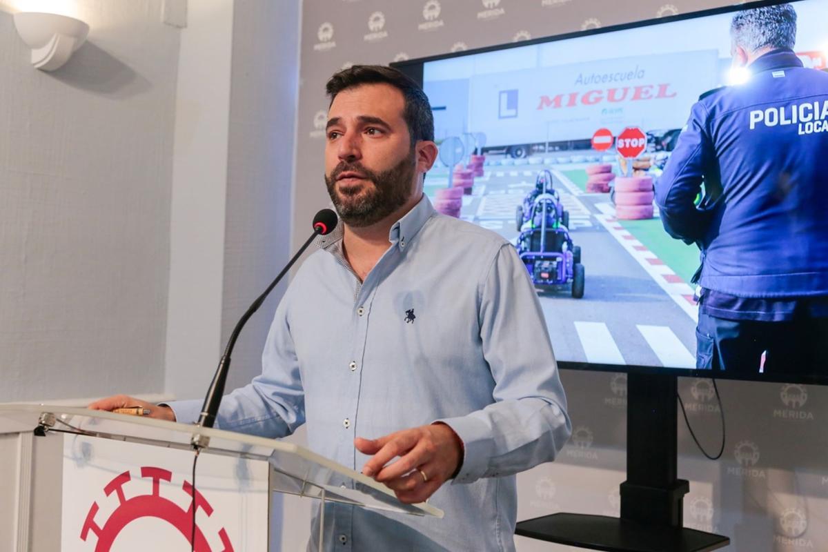 El concejal de Policía Local, Felipe González, durante una rueda de prensa.