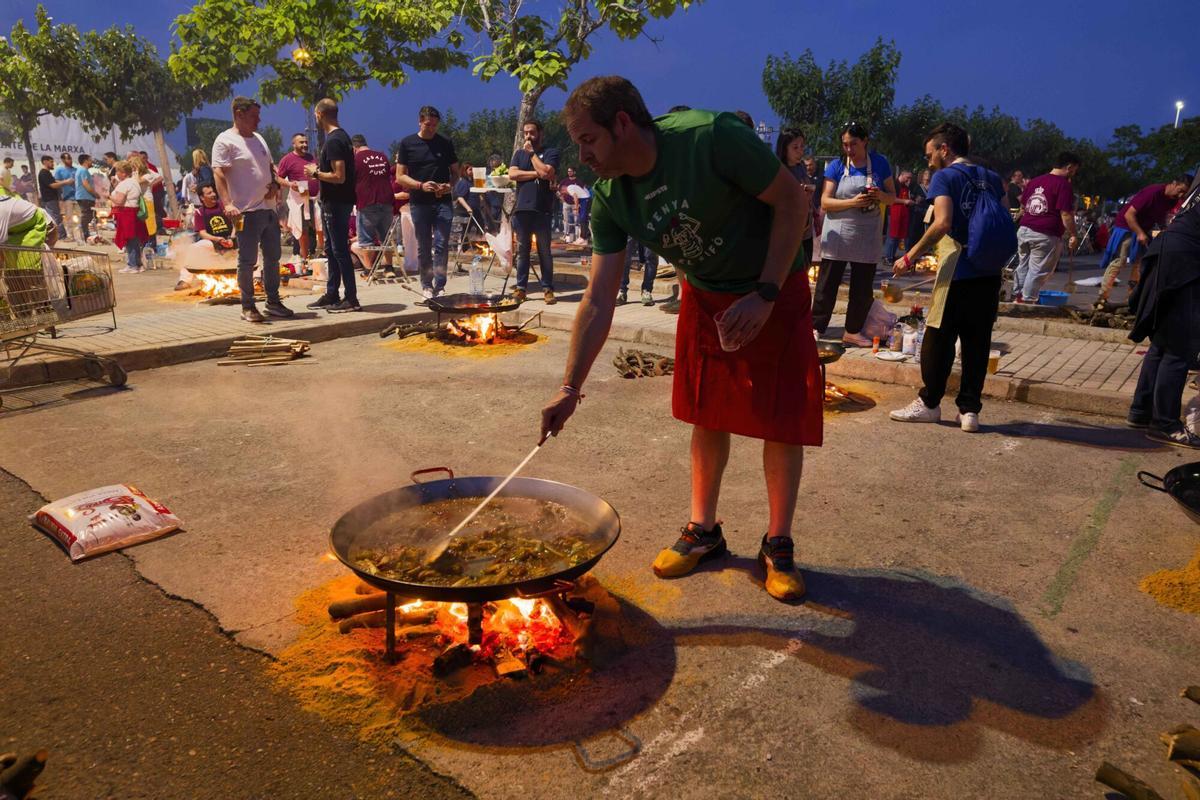 Vila-real viu una multitudinària nit d’empedrats en ple equador de les festes patronals