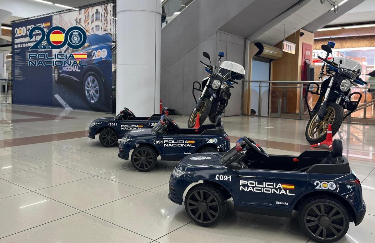 Los tres coches infantiles permanecerán en el centro comercial.