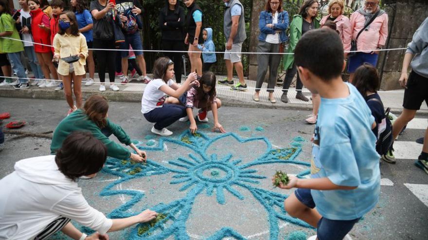 Ponteareas se alfombra en doce horas