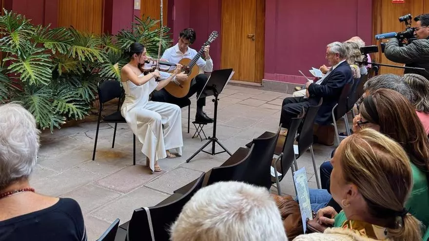 "España peregrina (Canción del destierro)", con violín, guitarra y voz