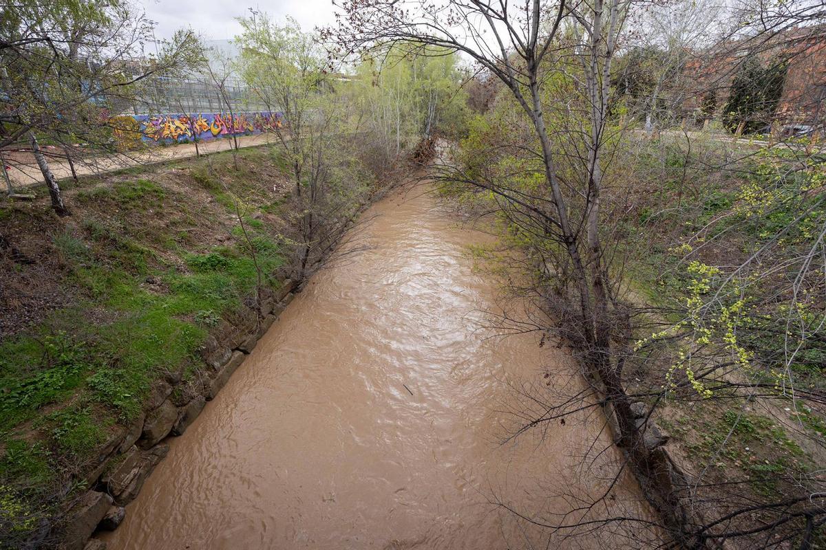 En imágenes I El río Huerva, a su paso por Zaragoza tras las últimas lluvias