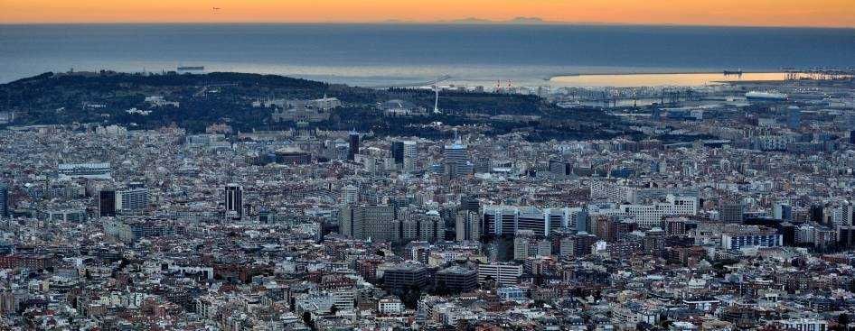 Imagen captada el pasado lunes a las siete y media de la mañana desde el Observatorio Fabra ubicado en la Serra de Collserola de la Ciudad Condal.