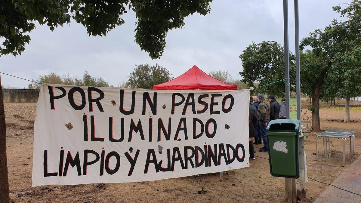 Protesta vecinal para el arreglo de la zona verde de la Acera de San Julián.