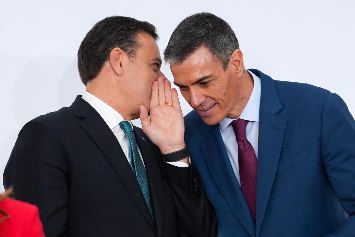 El primer ministro Luís Montenegro y el presidente Pedro Sánchez, durante la cumbre ibérica en La Rábida.