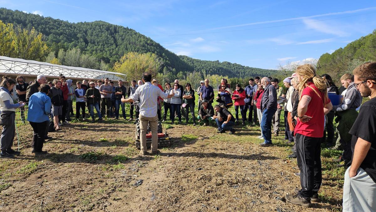 Una de les jornades formatives a can Poc Oli organitzada entre l’associació L’Era i l’Escola Agrària de Manresa