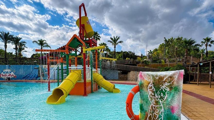 Terra Natura Murcia pone a la venta una toalla diseñada por una artista de Assido