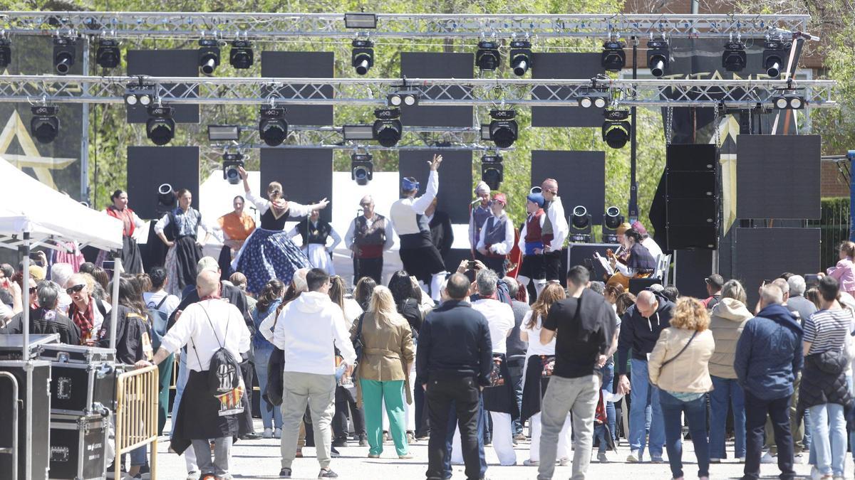 Festival de jotas de Interpeñas, con motivo de San Jorge, este miércoles.