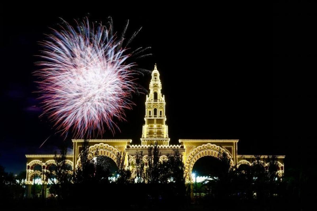 La Feria de Córdoba da inicio con el alumbrado en homenaje a Adamuz