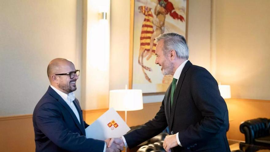 Jorge Azcón ficha como asesor personal al presidente del PAR, Alberto Izquierdo: "Es fácil de entender"