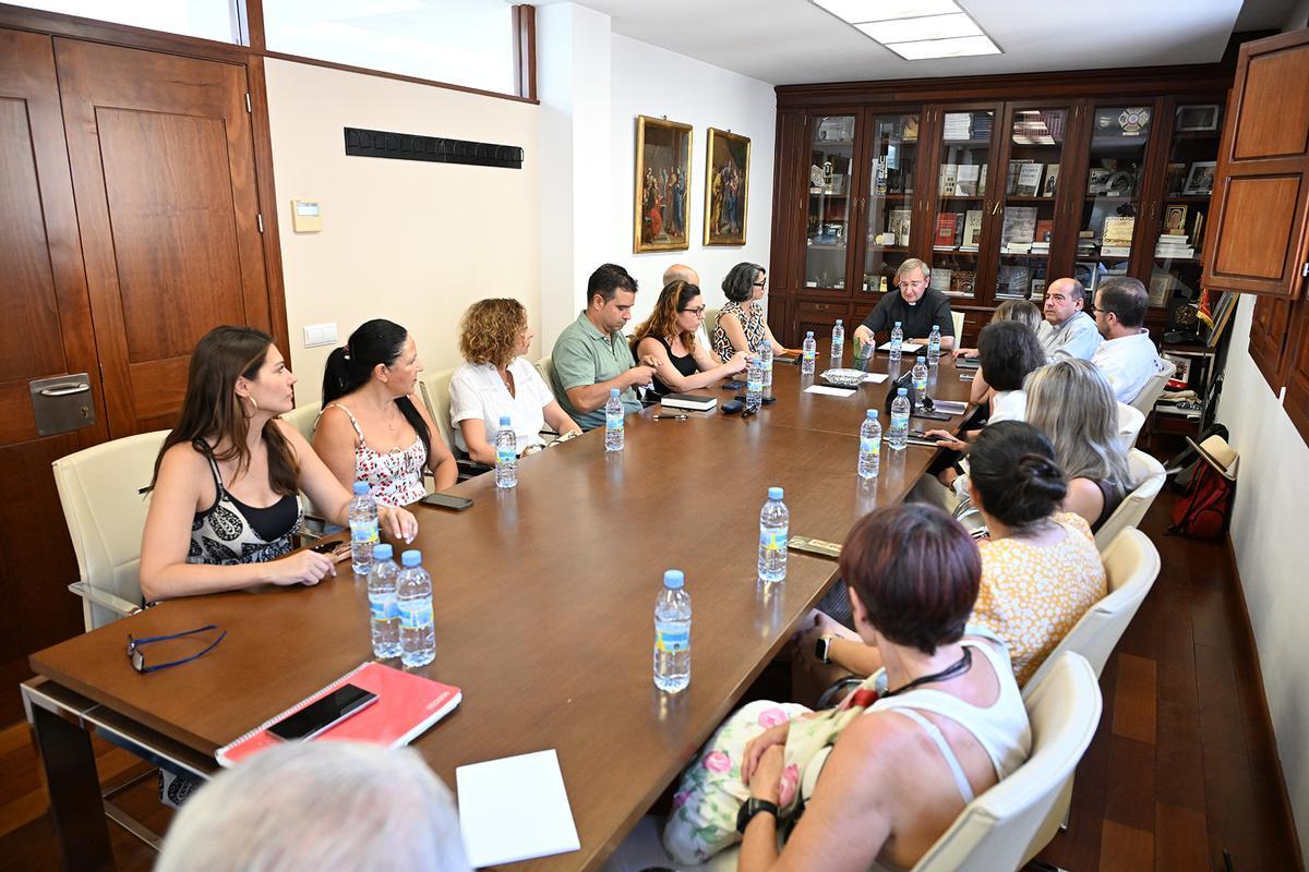 El presidente del Cabildo Catedral, Joaquín Alberto Nieva, ya ha presentado el proyecto la Comisión de Turismo de CECO y a las principales empresas de visitas de Córdoba.