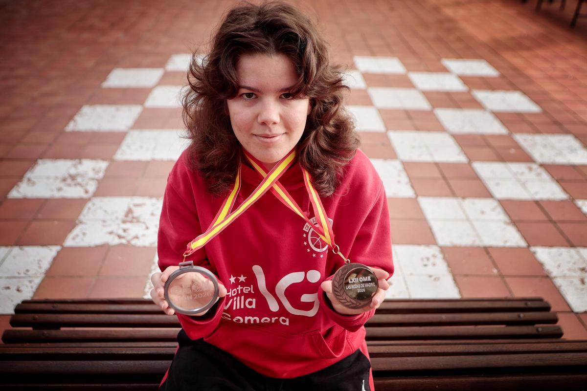 Marina García, la primera estudiant femenina de Canàries a aconseguir una medalla en l'Olimpíada Matemàtica Espanyola.