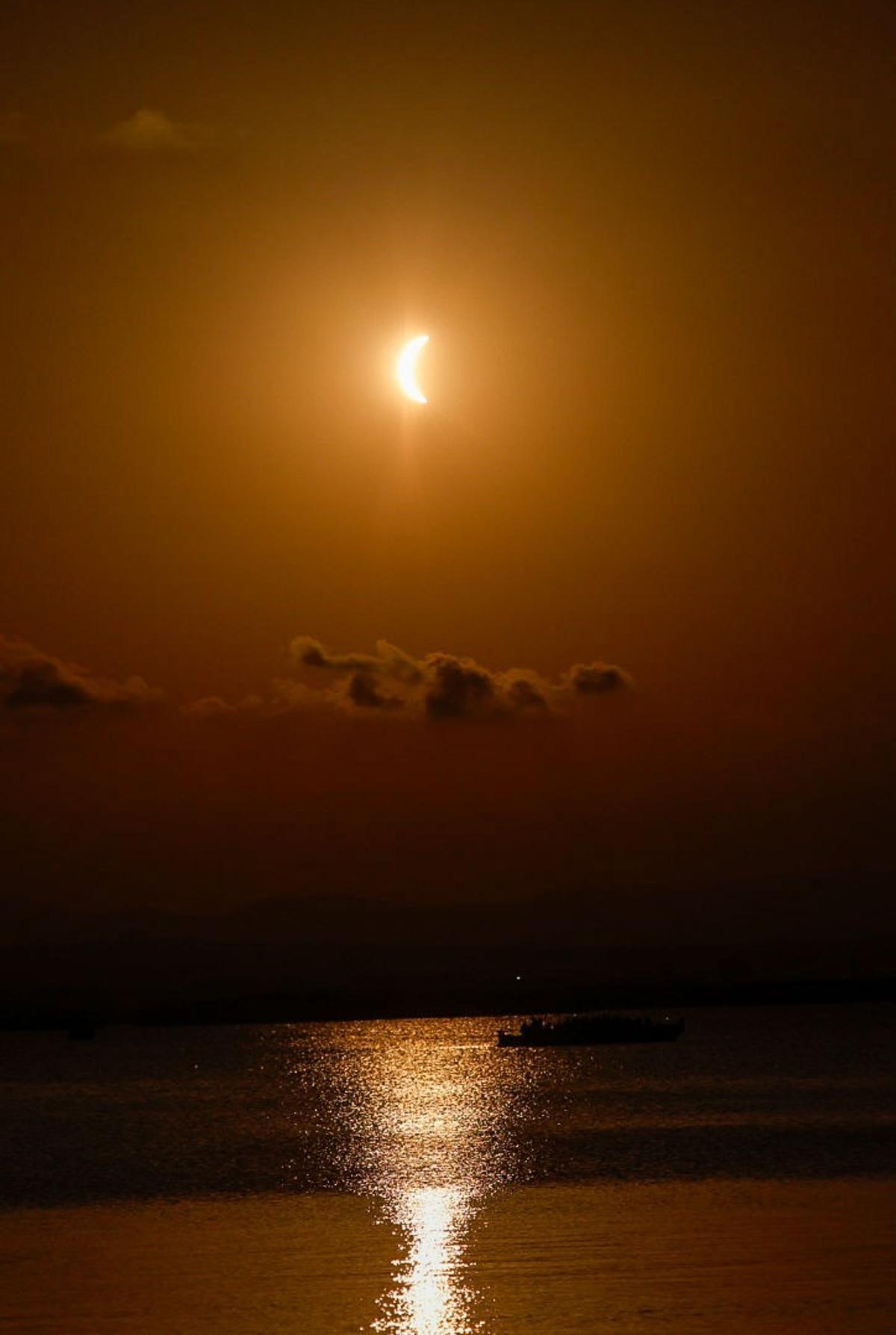 Así ha sido el eclipse de sol total en la Comunitat Valenciana