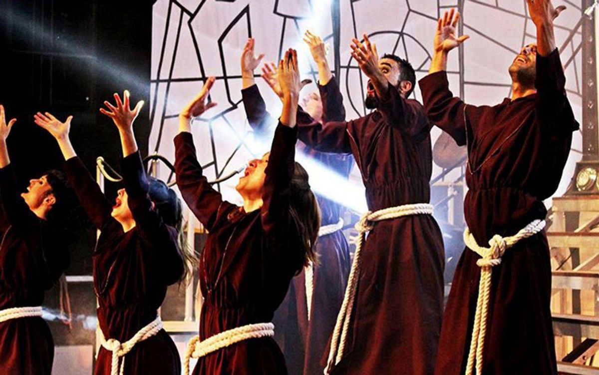 Liturgia en Ibiza para adoradores de Queen