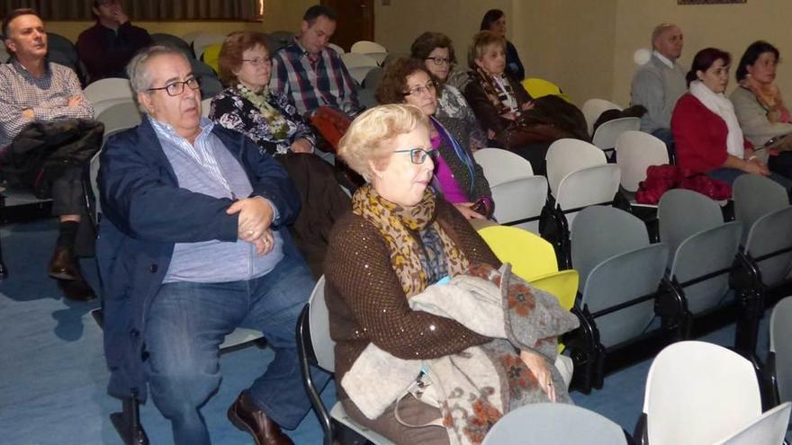 Miembros de Afesa de diferentes delegaciones, ayer, en Cangas del Narcea.