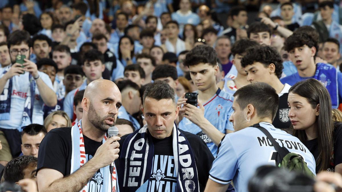 Claudio y Aspas se dirigen a los aficionados en Marcador.
