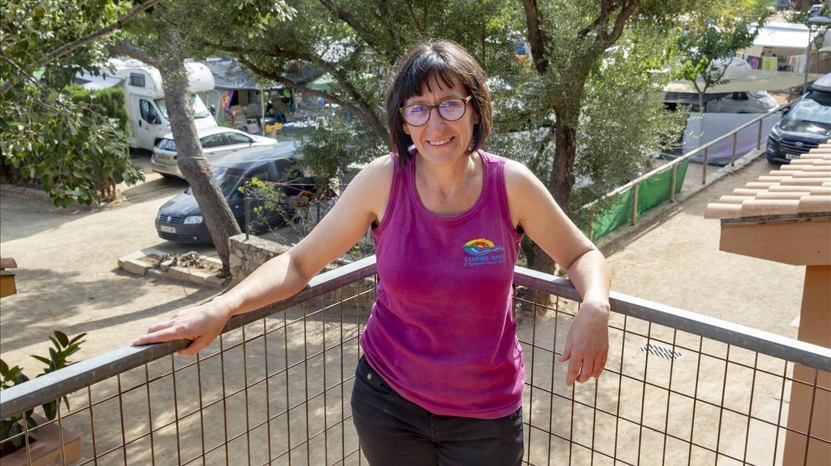 Montse Ferrer, en las instalaciones del camping Rifort de l’Estartit, el negocio familiar con origen en 1962.