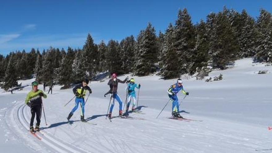 Aficionats a l&#039;esquí de fons a les pistes alt-urgellenques de Tuixent-la Vansa