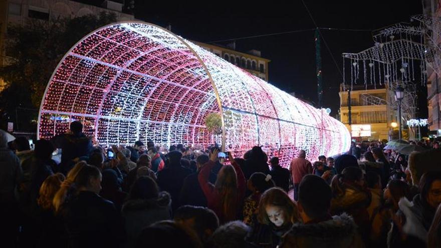 El grupo Iluminaciones Ximénez recibe la Medalla de Oro de Puente Genil