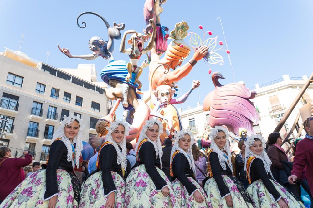 Las belleas, de visita en las Fallas