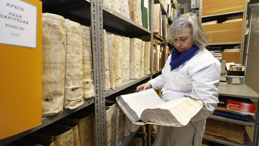 Veinte extranjeros buscan cada día en el Archivo Diocesano a parientes para lograr la nacionalidad