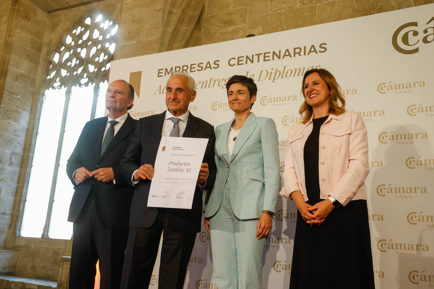 Cámara Valencia homenaje a 26 empresas por su trayectoria centenaria